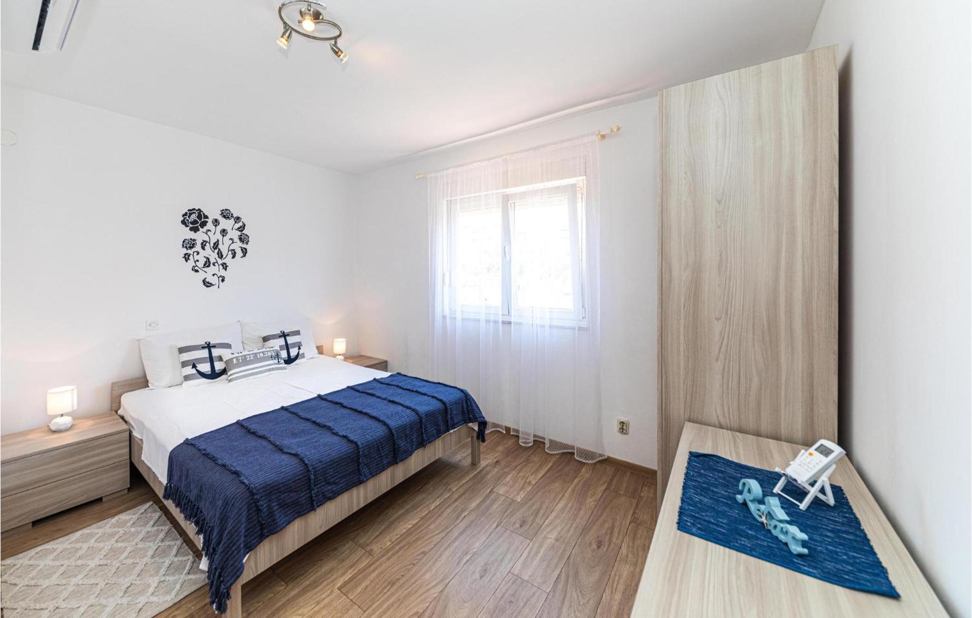 2 Bedroom Beautiful Apartment In Okrug Gornji 트로기르 외부 사진